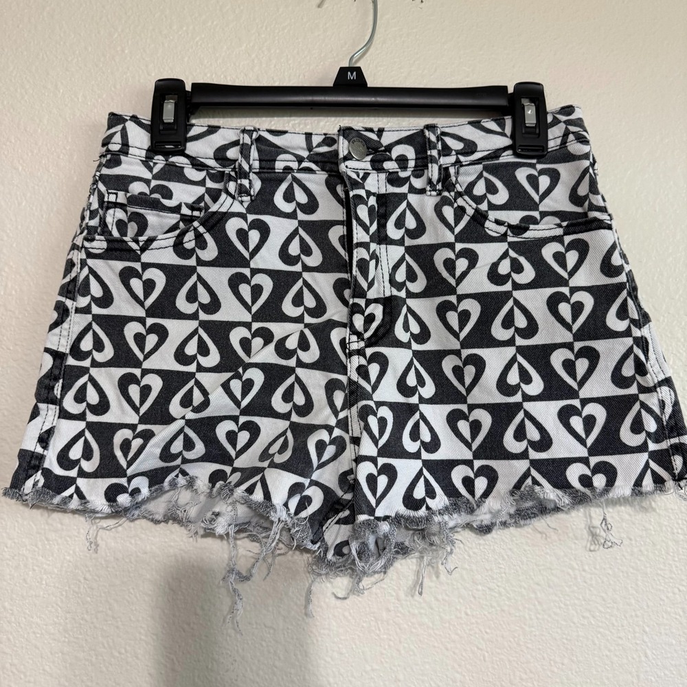 RSQ Shorts Women's 27 Black‎ White Checkered Heart Denim Distressed High-Rise